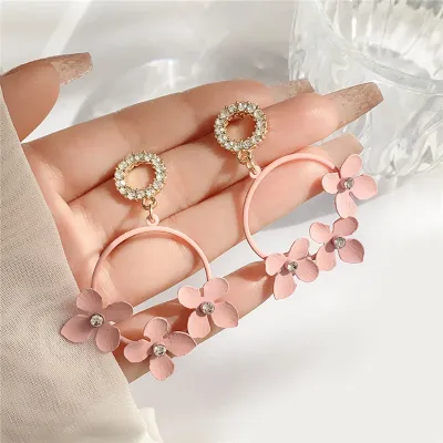 Three-dimensional White Flower Earrings Exquisite Pearl Earrings Exaggerated Pearl Earrings Fresh Camellia Earrings Simple And Versatile Earrings