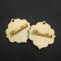 ✱ 50pcs Personalized Engraved Wood Hanger Bismillah Besaha Tags Table Wedding Decoration Favors Customized Candy Tags