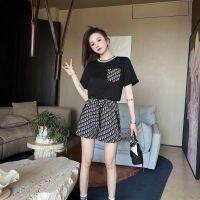DIO 23ฤดูร้อนใหม่สูท Jacquard จดหมายแพทช์กระเป๋าแขนสั้นเสื้อยืด