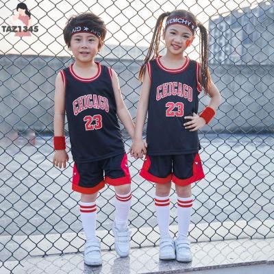 TAZ1345 เด็กชายและเด็กหญิง ชุดเครื่องแบบบาสเกตบอล 23นิ้ว เสื้อกั๊ก + กางเกง ผ้าคอตตอน ชิคาโกบูลส์ เซ็ตกีฬา ชุดเสื้อผ้าเด็ก ชุดเจอร์ซีย์บาสเกตบอล ชุดบาสเกตบอลเด็ก