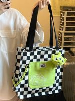 【Hot Sale】 bag girl 2022 new trendy checkerboard niche shoulder students commuting tote