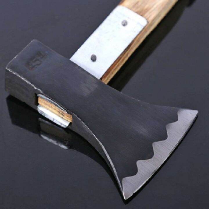 Open a mountain axe, a big axe in the countryside, cut wood, cut