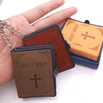 1pcs Fashion Key Chain With Mini Bible English Mini Holy Bible Keychains Pu Leather Religious Christian Jesus Cross Keyrings Key Chains