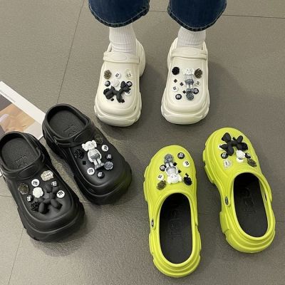 2023 New Fashion version    Hole sandals womens summer wear 2023 new cute cartoon thick bottom increased super fire beach Baotou sandals and slippers women