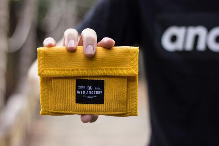 กระเป๋าสตางค์-ia-be-brave-yellow-wallet