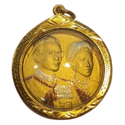 P758 เหรียญ รัชกาล9 เหรียญ ร9 จี้รัชกาลที่ 9  ร.9 ราชาภิเษกสมรส 60 ปี เนื้อ 3 กษัตริย์ สีทอง ขนาด 3.5X3.5 ซม. เลี่ยม กรอบทองไมครอน