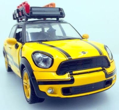 โมเดลรถแข่ง  MOTOR-MAX NO.79752 Mini Cooper S Countryman อัตราส่วน  1:24 จำลองเหมือนจริง ผลิตจากโลหะผสม Diecast Model ประตูรถเปิดซ้ายขวาได้