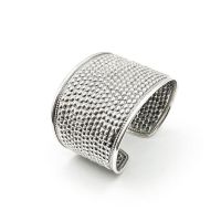 กำไลลายกร็ดงู กำไลเงินแท้ตอกลาย กำไลผู้หญิงเงินแท้ 925 : 925 Sterling Silver Bangle [GSPP0195W]