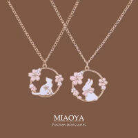 MIAOYA Fashion Jewelry Shop จี้แมวสร้อยคอพร้อมจี้แฟชั่นสีขาวรูปดอกซากุระน่ารักสำหรับนักเรียนเป็นของขวัญปีใหม่