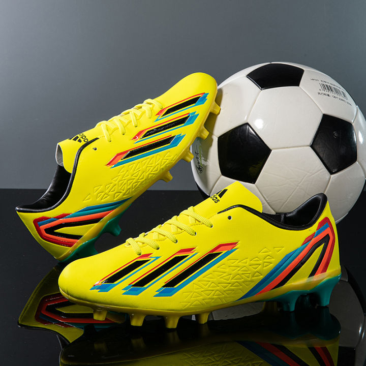 จุดรองเท้าฟุตบอลข้อต่ำฟุตบอลโลกสำหรับนักเรียนชายและหญิงสนามหญ้าเทียมรองเท้าออกกำลังกายแข่งขันเล็บยาว