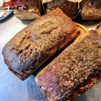 EBFS Real Sourdough DARK bread approx. 1300 gram / not sliced / EBFS echtes Sauerteig-Dunkelbrot ca. 1300 Gramm / nicht in Scheiben geschnitten.