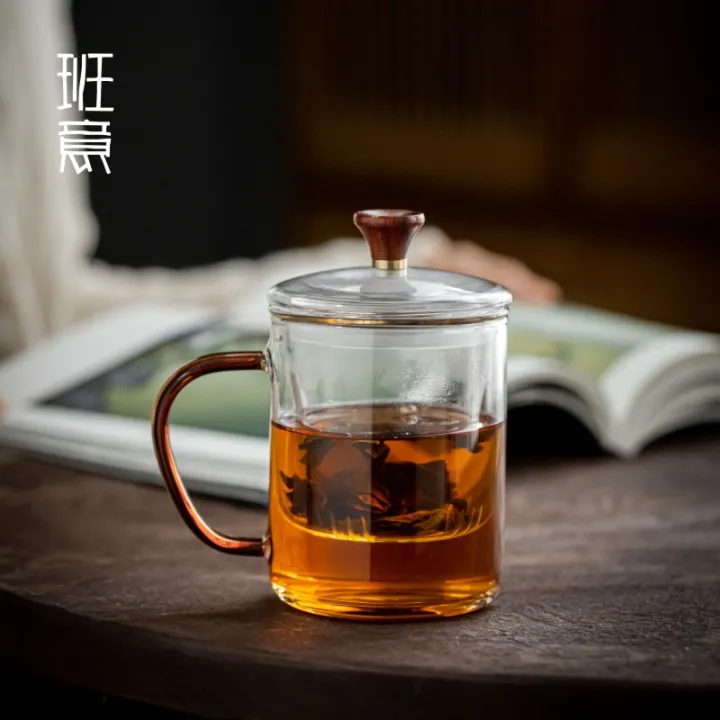 In the HeatResistant Glass Tea Cup Bring a Tea Water Separation Office