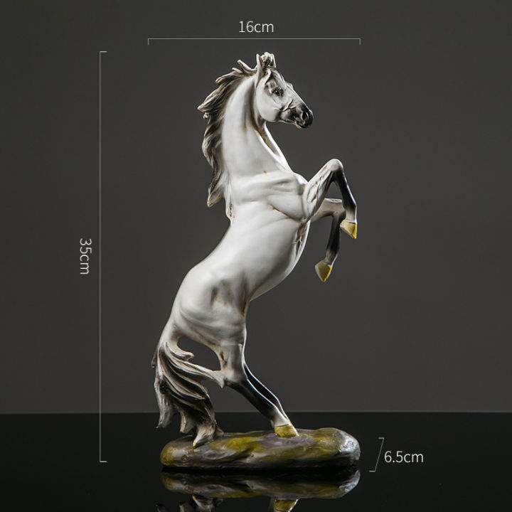 livingmall-เรซิ่นรูปปั้นม้า-morden-art-animal-figurines-สำนักงานอุปกรณ์ตกแต่งบ้าน-horse-sculpture