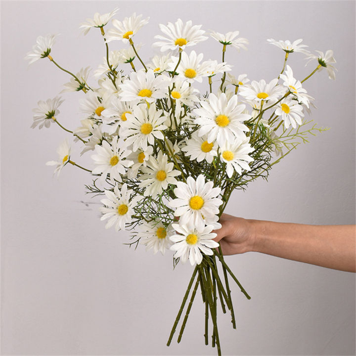 ดอกคาโมไมล์สีขาวดอกไม้ผ้าไหมดอกเดซี่สีเหลืองดอกไม้ปลอมแสดงแจกันดอกไม้ความคิดในการตกแต่งบ้านบ้าน