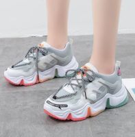 【เลือกสีไม่ใด้จ๊า สินค้าลดราคาเยอะนะ】 รองเท้าผ้าใบผู้หญิง สไตล์เกาหลี ทรงสวย ดีไซน์น่ารัก สินค้าตรงปก เสริมส้นNo.A562