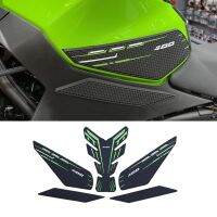 ใหม่สำหรับนินจา250 Ninja400 Z400 Z 400 2018-2022ถังน้ำมันเบาะสติกเกอร์แผ่นติดถังป้องกันรูปลอกแก๊สที่ยึดเข่า