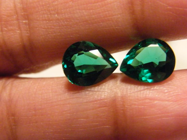 มรกตสีเขียวนาโนสังเคราะห์-รูปไข่-ขนาด-8x6-มม-2เม็ด-เกรด-สวยไฟดี-synthetic-nano-green-emerald-very-fine-export-quality-oval-8x6mm-2-pieces
