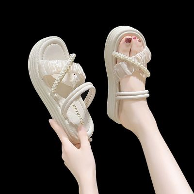 【July】 Internet celebrity slippers outerwear summer womens 2023 new pearl fairy style two-wear thick-soled fragrant beach sandals