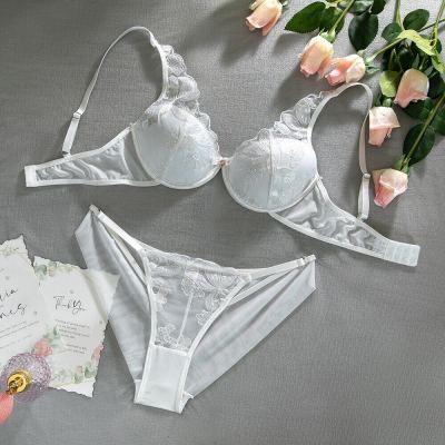 2023 Korean Fancy Sexy Lingerie Hot Sexy Lace Embroidery Intimate Sponge Push Up Bra Set Women 2 Piece Seamless White Outfit