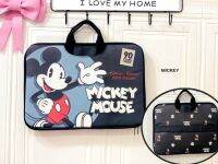 MICKEY MOUSE กระเป๋าโน๊ตบุ๊ค กระเป๋าNOTEBOOK งานหนังPU บุนื่ม มีช่่องแบ่งหลายช่อง ขนาด 43x31cm ขนาด15.6นิ้ว มีสายรัดกระเป๋าเดินทาง งานสวย งานหนัง NOEYNEST