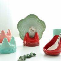 ฝรั่งเศส LE CREUSET สีเย็นหม้อสโตนแวร์ที่วางฝาชั้นวางหม้อเหล็กหล่อปกครัวshelf