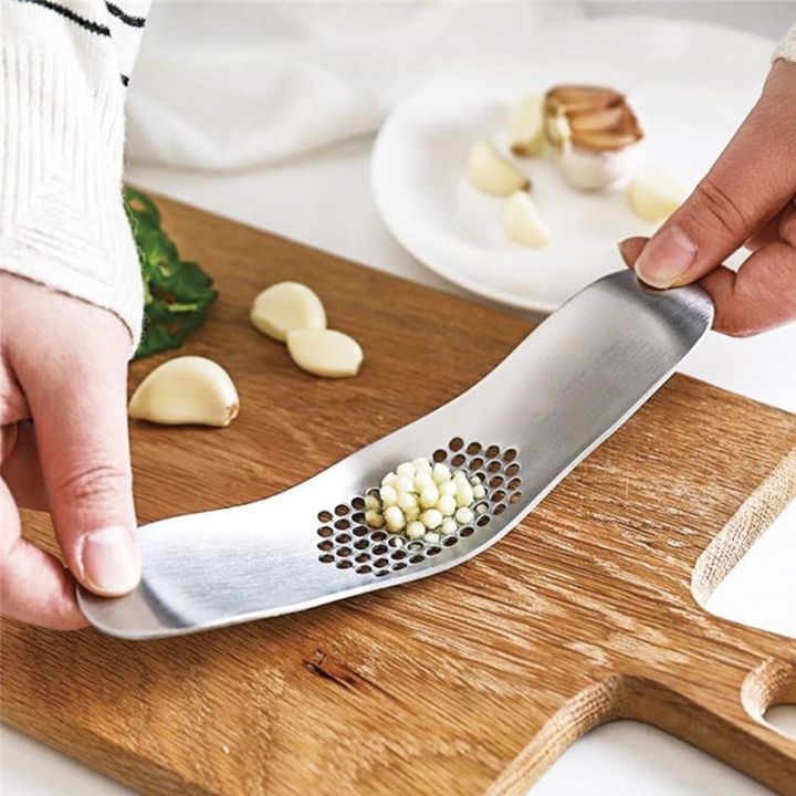 kitchen-gadget-curved-garlic-press-stainless-steel-multi-function-manual-garlic-creative-cloves-kitchen-garlic-press-tool-20