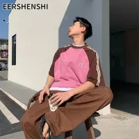 EERSHENSHI เสื้อยืดคอกลมแขนสั้นผู้ชายมีสไตล์เสื้อยืดพิมพ์ลายคอกลมทรงหลวมบล็อกสี