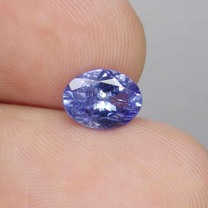 พลอย-แทนซาไนท์-แท้-ธรรมชาติ-natural-tanzanite-หนัก-1-22-กะรัต