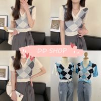 DD SHOPพร้อมส่ง C537A เสื้อครอปไหมพรม คอปก ดีเทลลายตารางหมากรุก เก๋ๆ