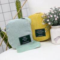 《 CYUCHEN KK 》กระเป๋าผ้าใบวรรณกรรมเวอร์ชั่นเกาหลีเกาหลี Mori Simple Hundred Lap Collegesatchel Girl