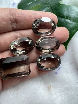 Smoky quartz 106 carats 5 pieces สโมคกี้พลอย ควอตซ์ Smoky 15x22,15x20 มิลลิเมตร..(5 เม็ด) MM หนักรวม 106 กะรัต รูป OVAL OCTAGON สำหรับตัดสำเร็จ 106 CARATS