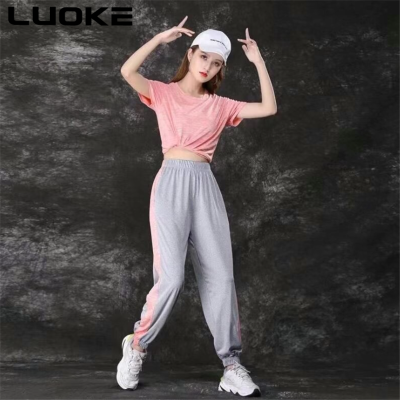 Luoke Jogging ชุดหญิงระบายอากาศที่สะดวกสบายแขนสั้นกีฬาฟิตเนสการออกกำลังกายโยคะกางเกงสองชิ้นชุด