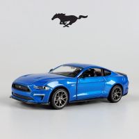 รถกล้ามเนื้อขนาด1:34ฟอร์ดรุ่น Mustang GT รถโลหะผสมโมเดลรถของเล่นหล่อขึ้นรูปด้วยเสียงและน้ำหนักเบาของสะสมของเล่นเด็กของขวัญวันเกิด