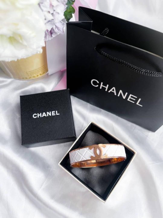 กำไล-chanel-โรสโกลด์สีขาว-ตัวกำไลงานสแตนเลสไม่ลอกไม่ดำ-เฉพาะกำไล