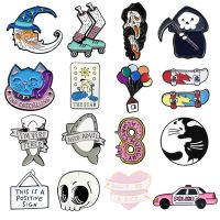 Creative Brooch Funny Moon Skates Skeleton Cat Hot Air Balloon Skate Shark Donut Heart Badge Fashion Punk Jewelry Lapel Brooch