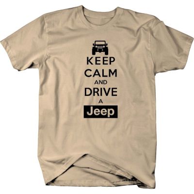 Men T Shirt ผู้ชายเสื้อยืด Keep Calm และขับรถ Jeep 4X4 Off Road Wrangler ชายเสื้อยืด