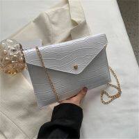 《 CYUCHEN KK 》กระเป๋าสะพายสี่เหลี่ยมเล็กผู้หญิง CrossbodyColor Chain BagFemale CrocodileMessengers Bag Envelope Totes