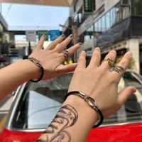 UNLAWFUL เหล็กไร้สนิม สร้อยข้อมือเกือกม้า สายเคเบิลปม ถักแบบถัก ตะขอแม่เหล็กติดแน่น ง่ายๆ ห่วงโซ่ลวด กำไลข้อมือคู่ สำหรับผู้หญิง