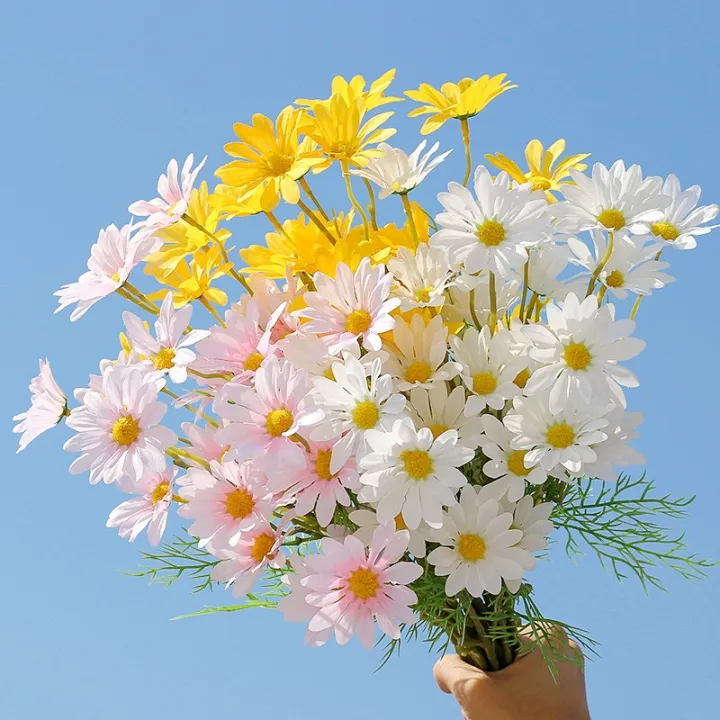 Hoa giả hoa cúc 5 cánh tinh xảo và tuyệt đẹp giúp bạn tạo nên không gian vẻ đẹp và tinh tế. Hãy nhấn vào hình ảnh để tìm hiểu cách trang trí nhà cửa của bạn với những bông hoa giả độc đáo này.