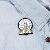 The Last of Us Enamel Ellie Space Tlou Rocket Spaceship Wings Brooch Pin for Women Men Cosplay Jewelry