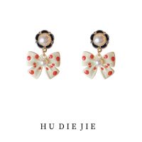 [COD] Xiaoxiangfeng High-end Explosion 925 Needle and Age-Reducing Earrings Womens Temperament