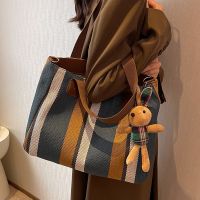 【July】 womens large-capacity retro bag 2023 new fashion all-match shoulder class commuting tote