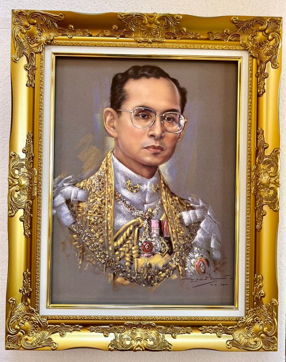 กรอบรูปหลุยส์รัชกาลที่-9-ครึ่งตัว-กรอบรูปขนาด-21x26-นิ้ว-ภาพมงคล-เสริมฮวงจุ้ย-ตกแต่งบ้าน-ของขวัญ-ของที่ระลึก