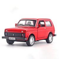 1/32 N LADA NIVA ของเล่นรถหุ่นอัลลอยของเล่น Diecasts โลหะดึงกลับเพลงรถของเล่นสำหรับเด็กยานพาหนะ