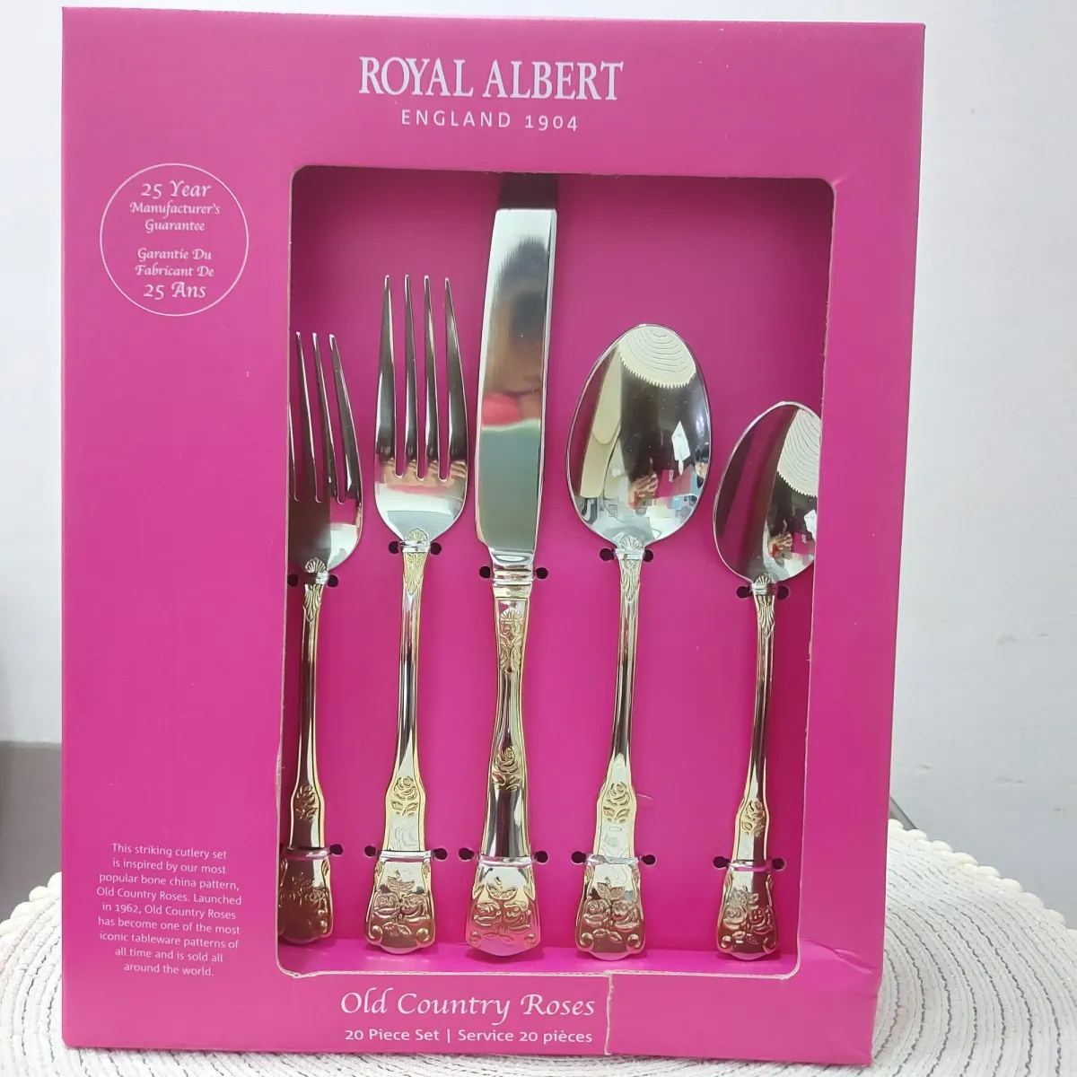 Royal Albert Old Country Roses 20-Piece Dinnerware Set, Service for 4＿並行輸入品  食器、グラス、カトラリー