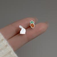 [COD] Ai Luoqi s925 silver childlike earrings womens asymmetric micro-inlaid rabbit carrot M00538