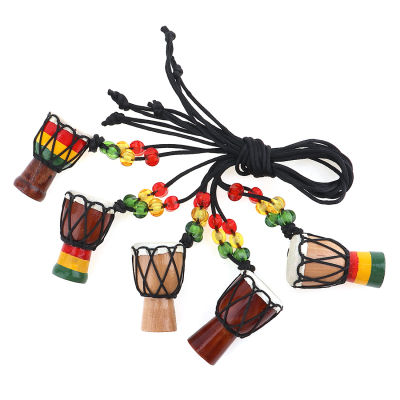 จี้ Djembe ขนาดเล็กโดดเด่นเพอร์คัชชันสร้อยคอเครื่องดนตรีกลองตีด้วยมือแอฟริกันเครื่องประดับของเล่น