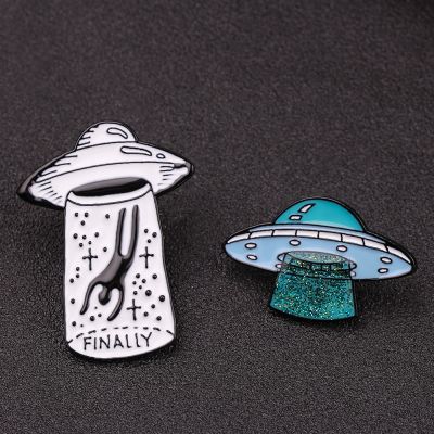 【DT】hot！ Brooch Metal Enamel Alien Spaceship Adventurer Astronaut Badge Pin Clothing Pins Jewelry Accessories Gifts