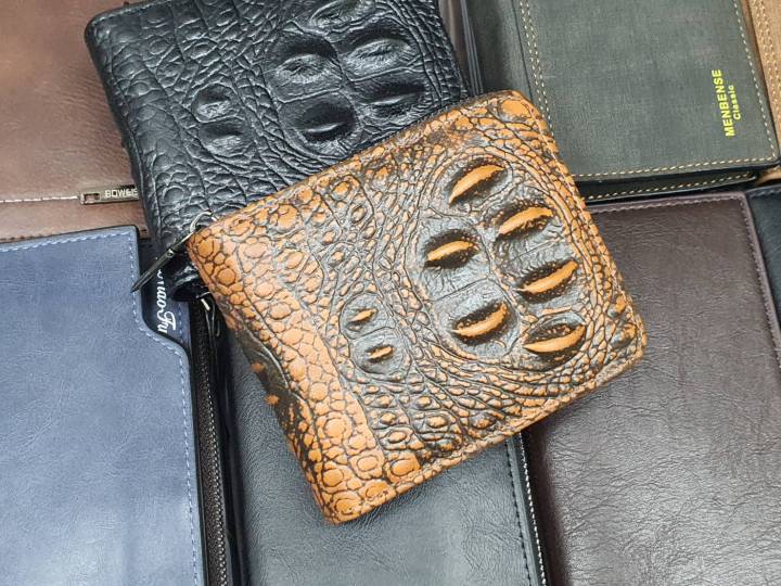 กระเป๋าสตางค์-กระเป๋าผู้ชาย-ลายหนังจรเข้-ส่วนหลัง-crocodile-wallet-bag-ส่งไวจากไทย