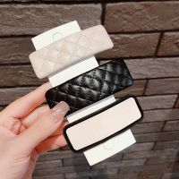 【cw】 New Temperament Small Fragrant Leather Clip Fashion Korean Hair Broken Side